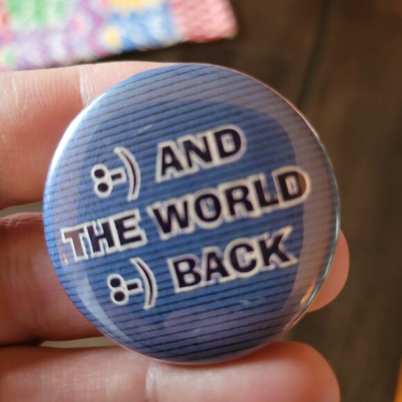 LOT OF 4 VINTAGE Baltimore Maryland Themed Travel Pins Pinback - Picture 4 of 9